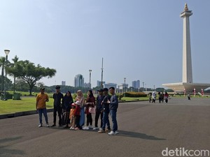 Cerita Santi dan Potret Pertamanya di Monas