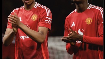 Dua rekrutan terbaru dari Arsenal jadi penolong MU vs Hong Kong FC. Foto: Screenshot X