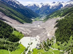 Mengerikan! Desa Indah Swiss Terkubur Gletser Tertangkap Citra Satelit