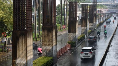 Penampakan Tiang-tiang Monorel Mangkrak di Kuningan