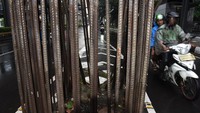 Dengan penataan ini, Pemprov DKI Jakarta ingin mengembalikan keindahan visual kawasan serta meningkatkan kenyamanan warga. Proses perapian dijadwalkan berlangsung bertahap dan diharapkan bisa tuntas dalam waktu dekat. (ANTARA FOTO/Indrianto Eko Suwarso)