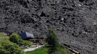 A satellite image shows the closer view of destroyed houses and blocked Ionza River, after a glacier in the Swiss Alps partially collapsed and tumbled onto the village, in Blatten, Switzerland May 29, 2025. Maxar Technologies/Handout via REUTERS  THIS IMAGE HAS BEEN SUPPLIED BY A THIRD PARTY. NO RESALES. NO ARCHIVES. MANDATORY CREDIT.  MUST NOT OBSCURE LOGO.
     TPX IMAGES OF THE DAY