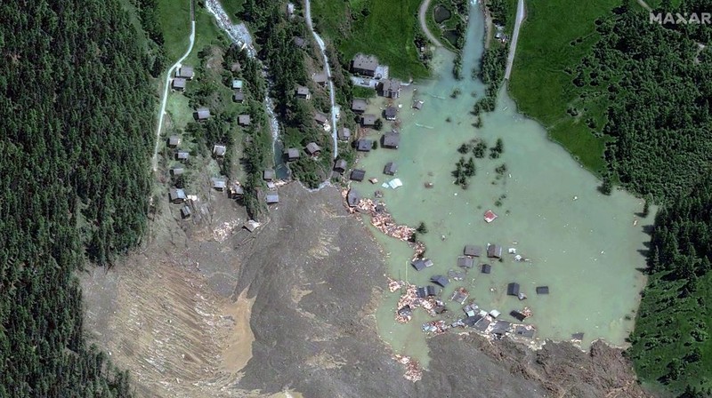 A satellite image shows the closer view of destroyed houses and blocked Ionza River, after a glacier in the Swiss Alps partially collapsed and tumbled onto the village, in Blatten, Switzerland May 29, 2025. Maxar Technologies/Handout via REUTERS  THIS IMAGE HAS BEEN SUPPLIED BY A THIRD PARTY. NO RESALES. NO ARCHIVES. MANDATORY CREDIT.  MUST NOT OBSCURE LOGO.
     TPX IMAGES OF THE DAY