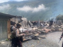 10 Rumah Kepala Distrik-Pejabat Pemkab Puncak Jaya Diduga Dibakar OTK