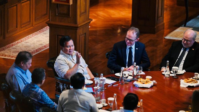 Presiden Prabowo menerima delegasi Inggris di Hambalang