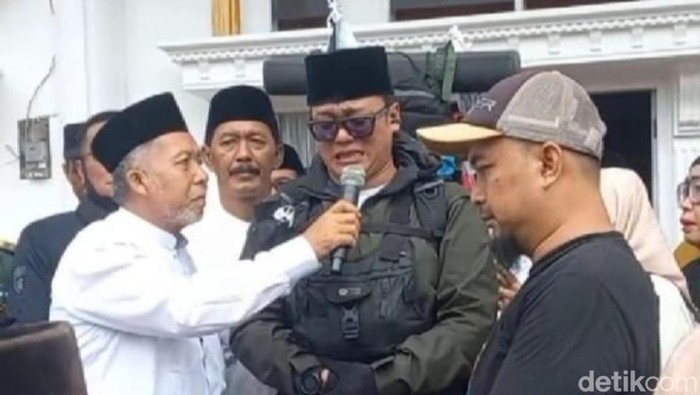 Pria di Rancah Ciamis Aksi Jalan Kaki ke Makkah.