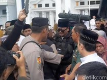 Viko Pilih Jalan Kaki dari Ciamis ke Tanah Suci