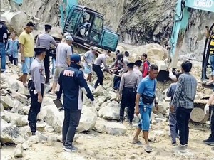 Longsor Maut di Tambang Batu Cirebon, 10 Orang Lebih Tertimbun