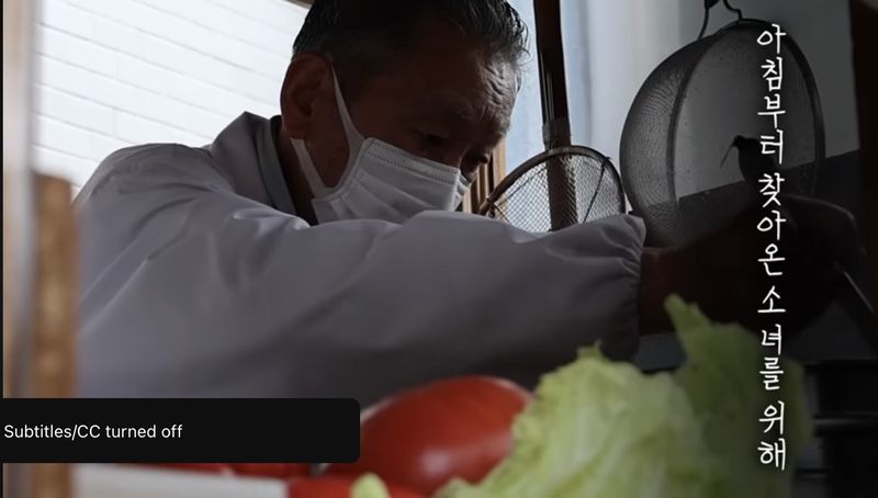 Kakek 72 tahun jualan ramen gerobakan