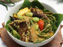 Resep Ikan Pari Bumbu Santan Cabe Hijau yang Pedas Sedap