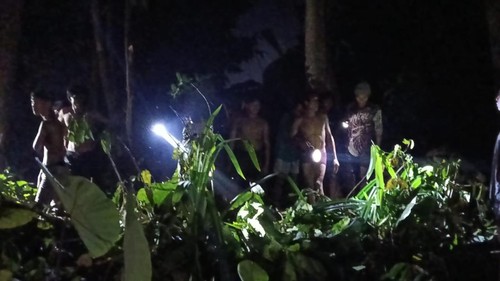 Sejumlah warga melakukan pencarian terhadap Muhajar, satpam KPU Kota Mataram yang dilaporkan hilang, Jumat (30/5/2025). (istimewa/detikBali).