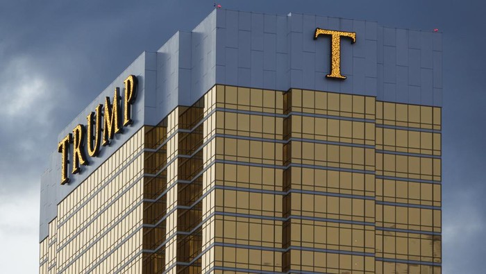  The sun sets on the Trump International Hotel Las Vegas on March 12, 2025 in Las Vegas, Nevada. (Photo by Kevin Carter/Getty Images)