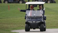 Selama kunjungannya minggu lalu, Eric Trump mengunjungi lokasi di mana gedung pencakar langit itu akan dibangun dan bertemu dengan pejabat setempat, kata sumber tersebut. Itu sesuai dengan jadwal pertemuannya dengan otoritas kota, menurut dokumen Vietnam yang dilihat oleh Reuters. Getty Images/Joe Raedle