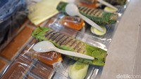 Tak jauh dari Jang Jang Die juga ada nasi bakar. Nasi Bakar Loemayan dijajakan dengan gerobak persis di depan rumah pemiliknya. Foto: detikcom/Diah Afrilian