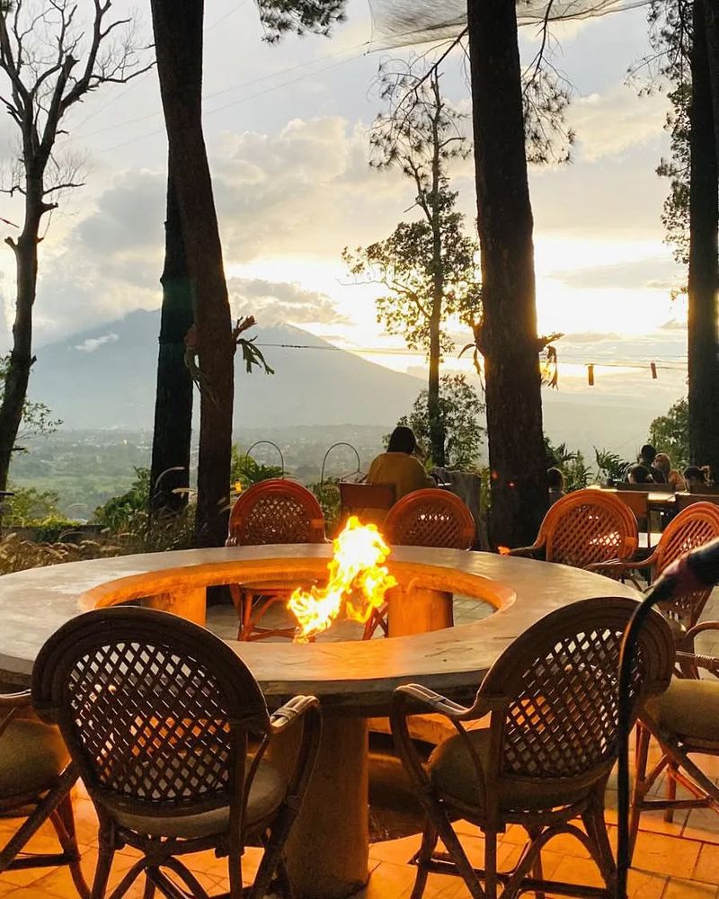 Tempat makan pemandangan cantik di Bogor