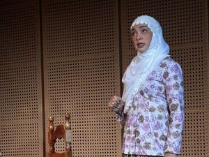 Tika Bravani Siap Guncang Panggung Lewat Teater Monolog Aku yang Tak Kehilangan Suara