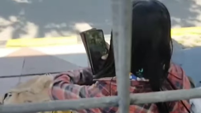 Viral remaja paksa adiknya mengemis di jalanan Palopo.