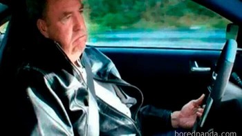 Kalau nggak ada parkiran, yaudah balik aja, deh. Foto: WinterCarrot8003 via Bored Panda