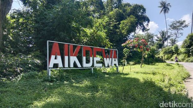Plang penanda lokasi mata Air Aik Dewa, Jumat (30/5/2025).