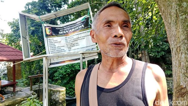 Apirudin pengelola wisata mata Air Aik Dewa Desa Aik Dewa Pringgasela Lombok Timur, Jumat (30/5/2025).