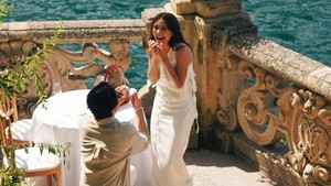 Sebelumnya Adriel Susanteo melamar Amanda Rawles di Danau Como, Italia.