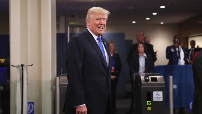NEW YORK, NY - SEPTEMBER 19:  U.S. President Donald Trump departs the United Nations headquarters after his speech on September 19, 2017 in New York City. He addressed world leaders at his first UN General Assembly meeting.  (Photo by John Moore/Getty Images)