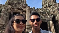 Angkor Wat dibangun oleh Raja Khmer Suryawarman II pada permulaan abad ke-12 di Yaśodharapura, ibu kota Kemaharajaan Khmer, sebagai candi negara sekaligus tempat persemayaman abu jenazahnya. Berbeda dari raja-raja pendahulunya yang berbakti kepada dewa Siwa, Raja Suryawarman II justru membangun Angkor Wat untuk dibaktikan kepada dewa Wisnu.(Instagram Dian Sastro)