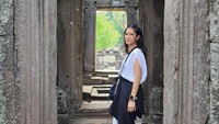 Dia juga membagikan pengalaman merasa begitu familiar di sana. Kita dibilang mirip orang lokal, dan liat tarian dan ukirannya rasanya ga asing, kaya ngeliat budaya tanah air sendiri. (Instagram Dian Sastro)
