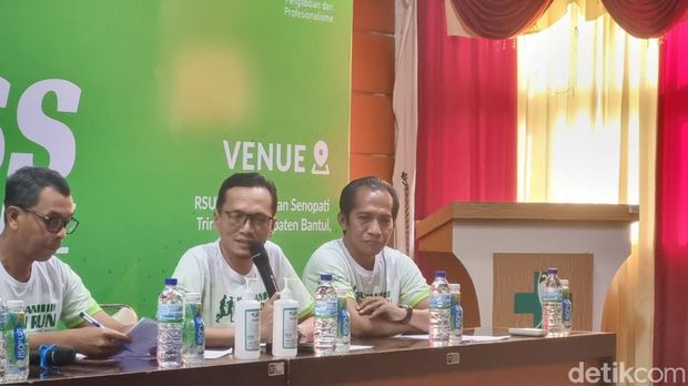 Direktur RSPS Bantul, dr. Atthobari (kedua dari kanan) saat memberikan keterangan, Sabtu (31/5/2025).