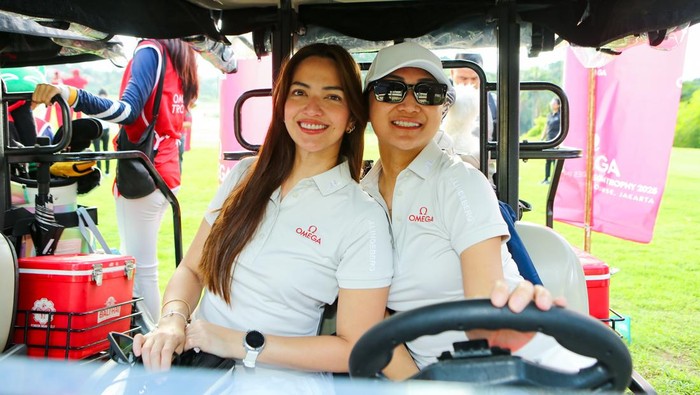 Gaya Artis Ikut Kompetisi Golf Gaya Artis Ikut Kompetisi Golf