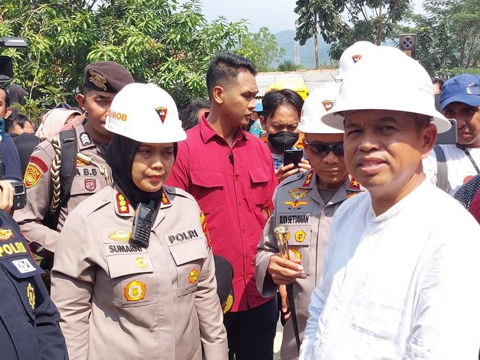 Gubernur Jawa Barat, Dedu Mulyadi meninjau lokasi tambang Gunung Kuda
