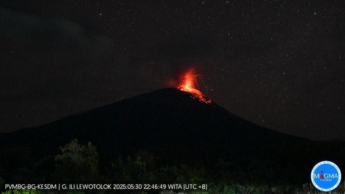 Kondisi terkini Gunung Ile Lewotolok, Jumat malam (30/5/2025).