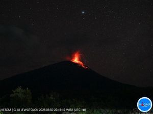 Meletus Lagi, Puncak Gunung Ile Lewotolok Merah Membara