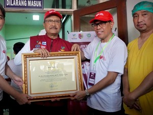 Kemensos Fasilitasi 1.300 Lansia Operasi Katarak Gratis di Hari Lansia