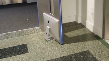 Apa fungsi Mac PC ada di situ? Foto: (Bored Panda)