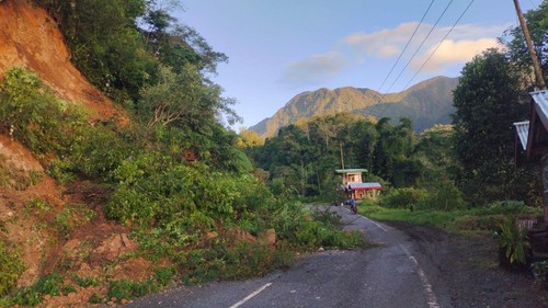 Longsor di pintu masuk wisata Golo Depet, Desa Golo Loni, Kecamatan Ranamese, Manggarai Timur, NTT, Sabtu (31/5/2015). (Istimewa)