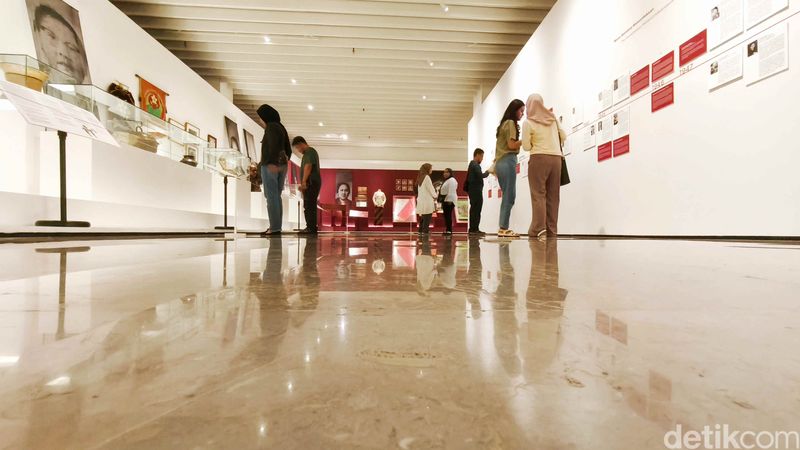 Museum Nasional ramai dikunjungi warga selama libur panjang akhir Mei. Suasana edukatif jadi pilihan keluarga untuk menyelami sejarah bangsa.