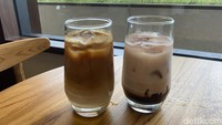Sebagai pendamping, bisa pesan aneka minuman. Mulai dari Iced Dark Chocolate yang manis legit atau Vanilla Latte yang tak kalah nikmat. Foto: Detikcom / Atiqa Rana