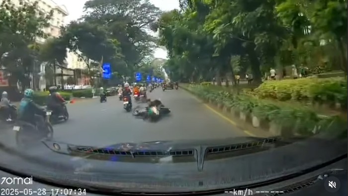 Motor lawan arah di Bogor.