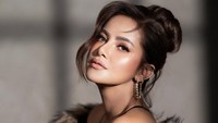 Olla Ramlan tak menampik banyak cacian setelah lepas hijab, salah satunya disebut cicilan sudah lunas. (Foto: dok Instagram)