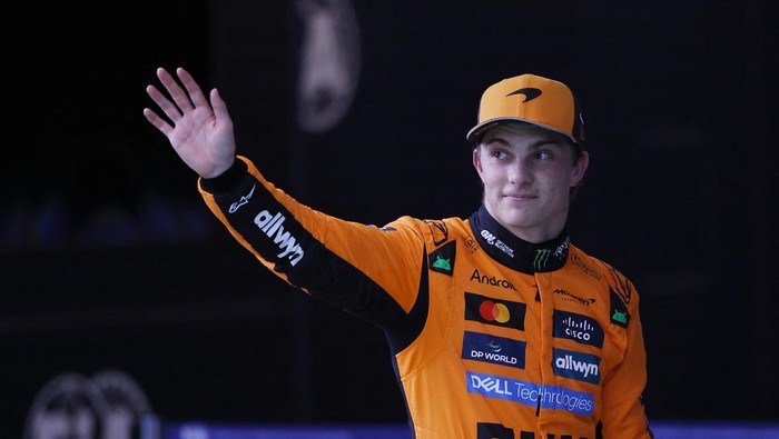 Formula One F1 - Spanish Grand Prix - Circuit de Barcelona-Catalunya, Barcelona, Spain - May 31, 2025 McLarens Oscar Piastri celebrates after qualifying in pole position REUTERS/Juan Medina