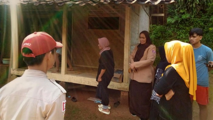 Pasangan lansia ditemukan meninggal di rumahnya di Sukabumi.