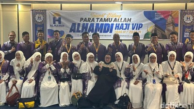 Alhamdi Lepas Jemaah Calon Haji ke Tanah Suci