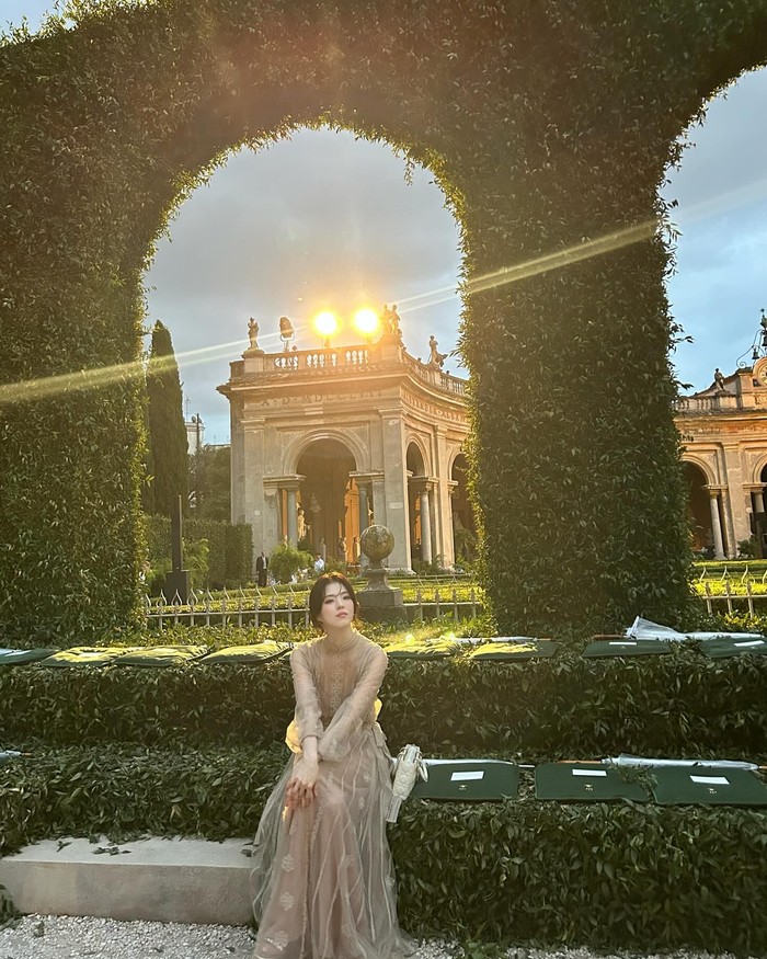 Penampilan Han So Hee di Dior Cruise 2026 show