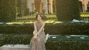 Foto-foto yang diunggah Han So Hee ke Instagram bikin fans senang bukan main.
