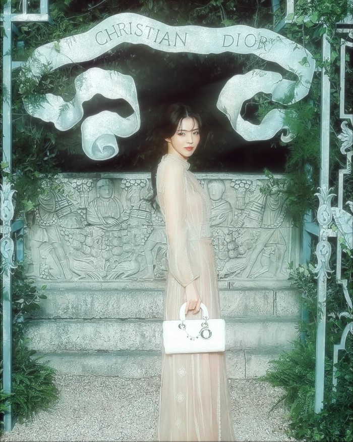 Penampilan Han So Hee di Dior Cruise 2026 show