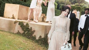 Potret Han So Hee yang bikin fans melayang.