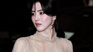 Han So Hee diundang untuk datang ke acara Dior Cruise di Roma, Italia.
