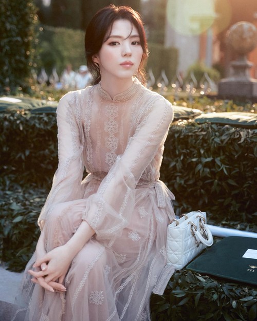 Penampilan Han So Hee di Dior Cruise 2026 show