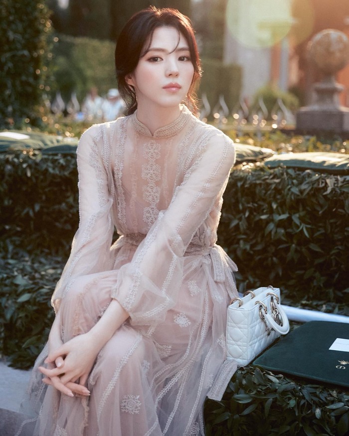 Penampilan Han So Hee di Dior Cruise 2026 show